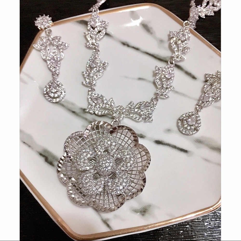 🌸 Set of Jewelry ( Necklace & Earring ) 🌸